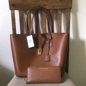 Michael Kors Tote Bag & Wallet